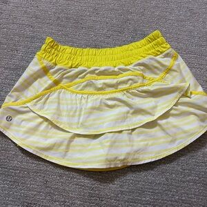 Lululemon yellow and white tennis skirt